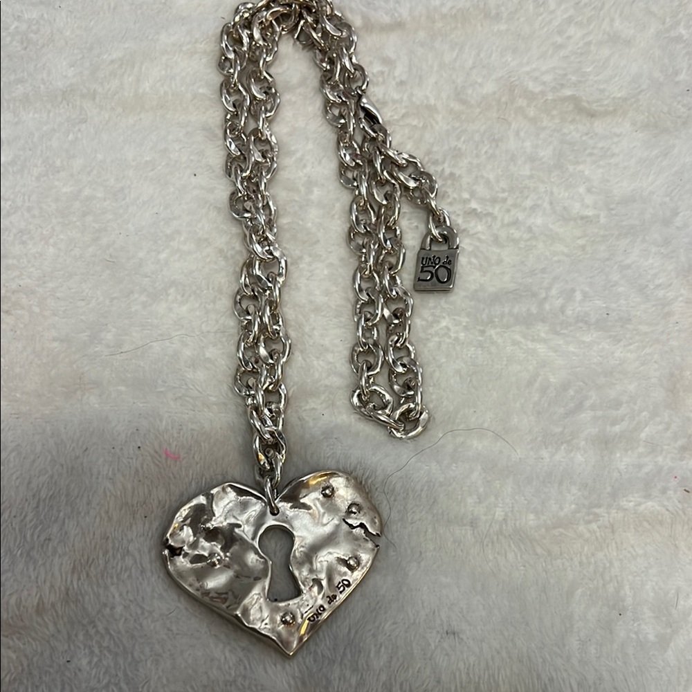 Uno de 50 Silver Heart Keyhole Necklace